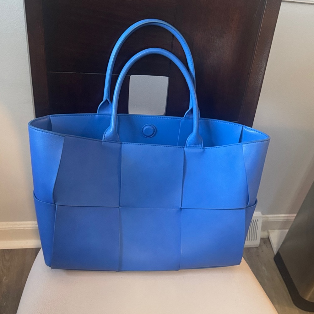 Elegant Blue Leather Tote Bag